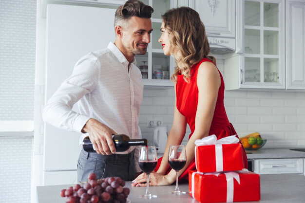 https://image.freepik.com/free-photo/beautiful-lovers-celebrating-valentines-day-and-drinking-wine_171337-18712.jpg