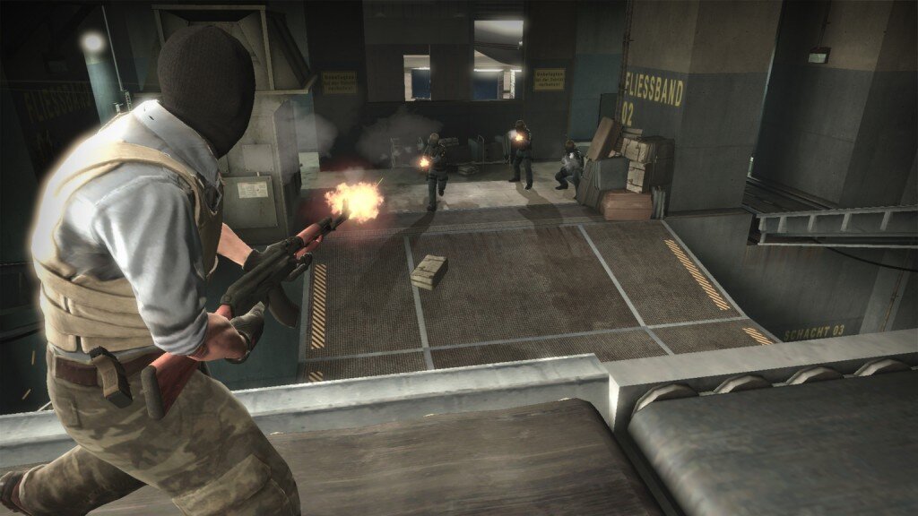 
Введение Counter-Strike: Global Offensive, CS:GO (рус. «Контрудар: глобальное наступление») — компьютерная игра, разработанная компаниями Valve и Hidden Path Entertainment; последняя основная игра в серии игр Counter-Strike.

Первые новости о разработке игры появились вместе с официальным анонсом — 12 августа 2011 года. Слухи о том, что компания Valve, ответственная за серию игр Counter-Strike, разрабатывает новую часть игры (последней на тот момент основной игрой серии, не считая отдельной версии, направленной на азиатскую аудиторию, была Counter-Strike: Source 2004 года) распространились несколькими днями ранее.