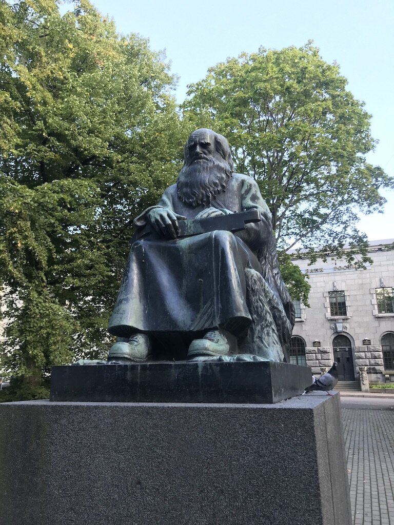 Памятник рунопевцу. Сортавала