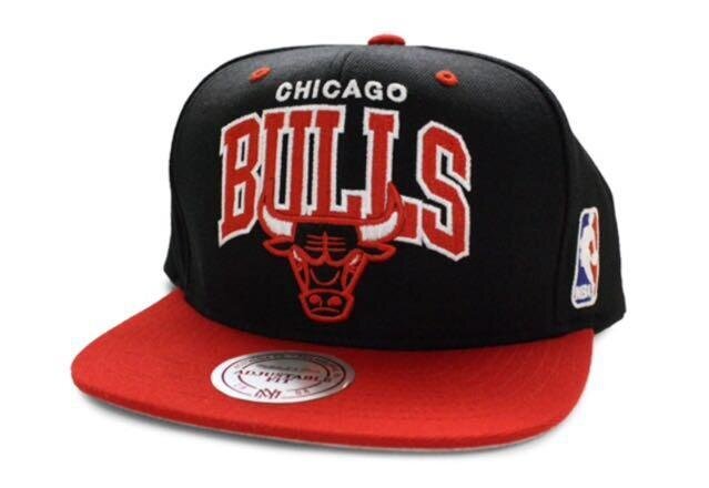 Разные варианты бейсболки "Chicago Bulls". Фото из открытых источников