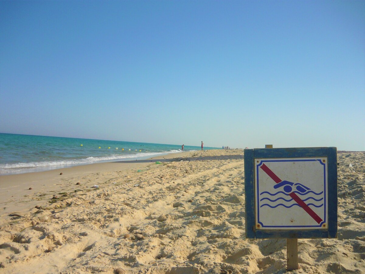 Ради собственной безопасности обращайте внимание на предупредительные знаки. Это не вызов "А вам слабо?" (фото автора)