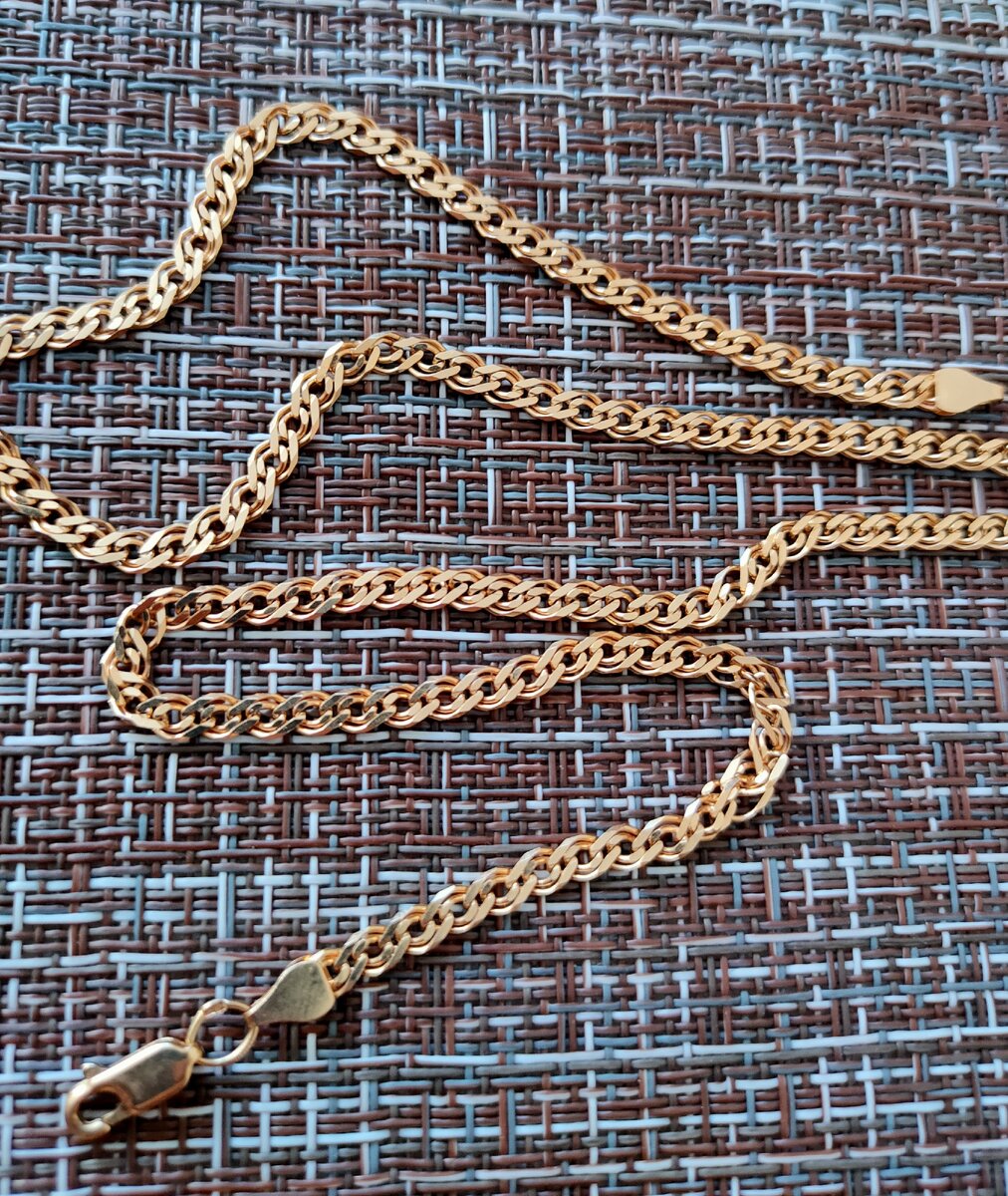 Плетение золотой цепочки. Одно из наиболее распространенных и надежных.