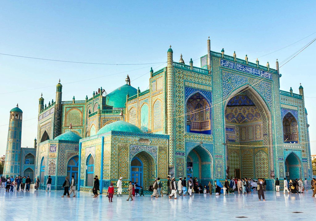 Голубая мечеть мазари-шариф внутри. Мазари-шариф город панорама. Мечеть в мазари-шарифе афганистан. Голубая мечеть афганистан. Голубая мечеть (мазари-шариф).