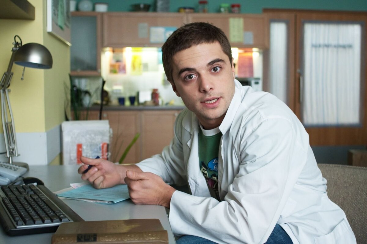 В какой серии романенко нарисовали кота на лице