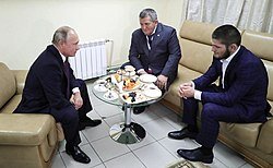Встреча Президента России Владимира Путина с российским борцом Хабибом Нурмагомедовым и его отцом в Ульяновске после боя с Макгрегором, 10 октября 2018 года.
