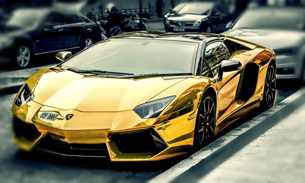  Lamborghini. Я не поленилась и посчитала, мне нужно копить более 1000 лет. 