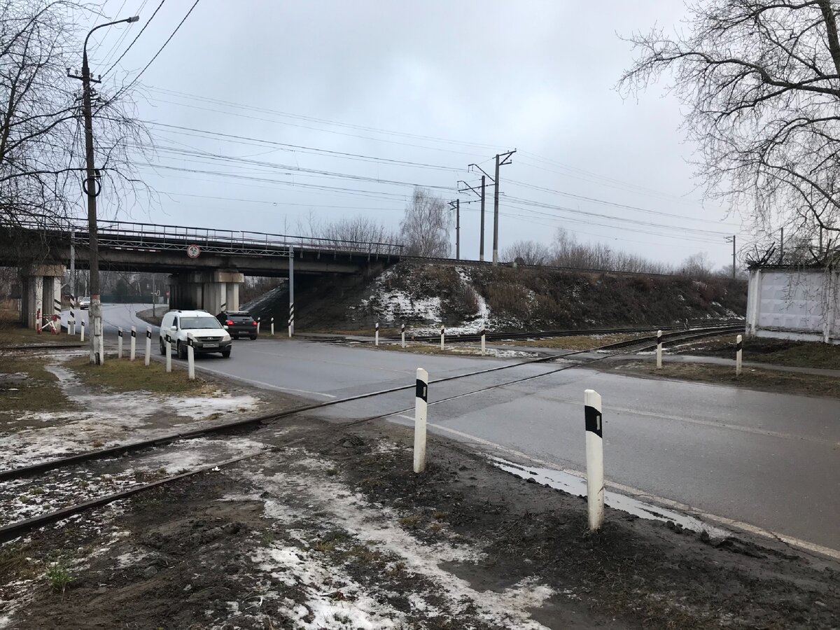 Путепровод на участке Шатура-Ботино (наверху) и подъездные пути ст. Шатура внизу. Общий (почти общий) вид.