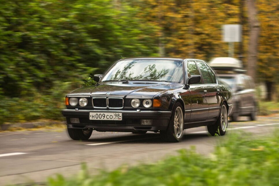 BMW 730i E32: black «Boomer»