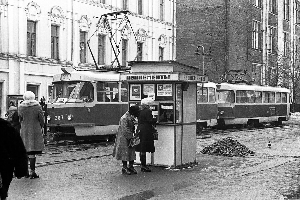 Единственный известный дошедший до наших дней снимок трамвайного поезда 20 маршрута, ул. Ф. Энгельса, 1980 год, фото из коллекции Владимира Щербакова