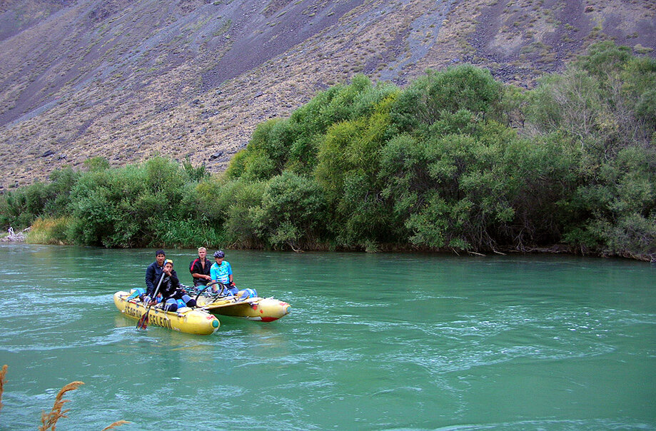 Я, Эрик, тандем и двое сплавщиков на катамаране