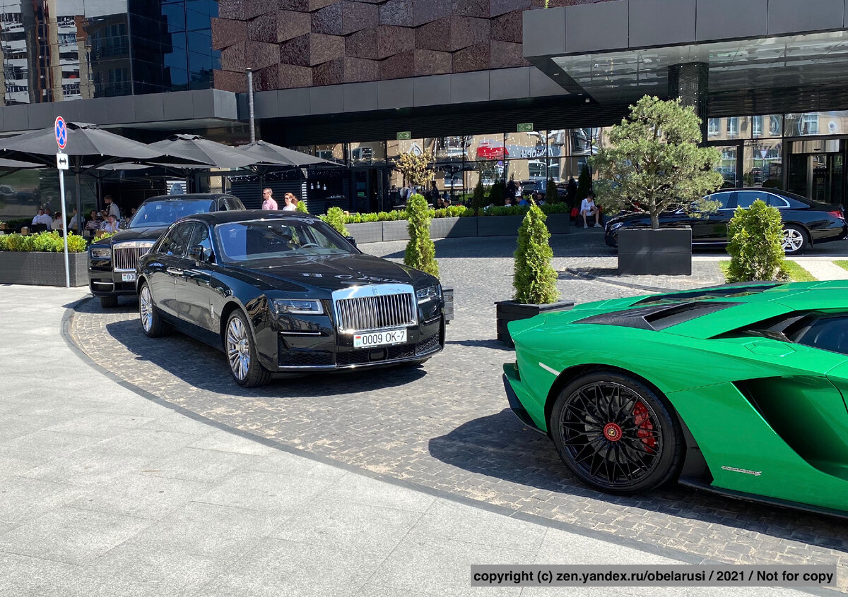 Гуляя в центре города, заметил такую красоту.