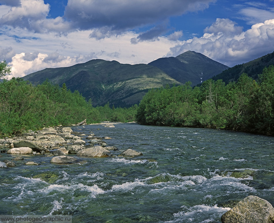 Еврейская автономная область фото. Река Бастак ЕАО. Река парнук. Горы в ХМАО. Заповедник Бастак рельеф.