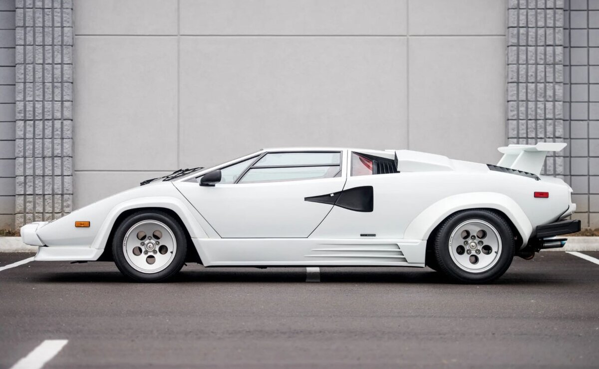 Lamborghini возродили легендарную модель 80-х под названием Countach |  АВТОЖУРНАЛ | Дзен