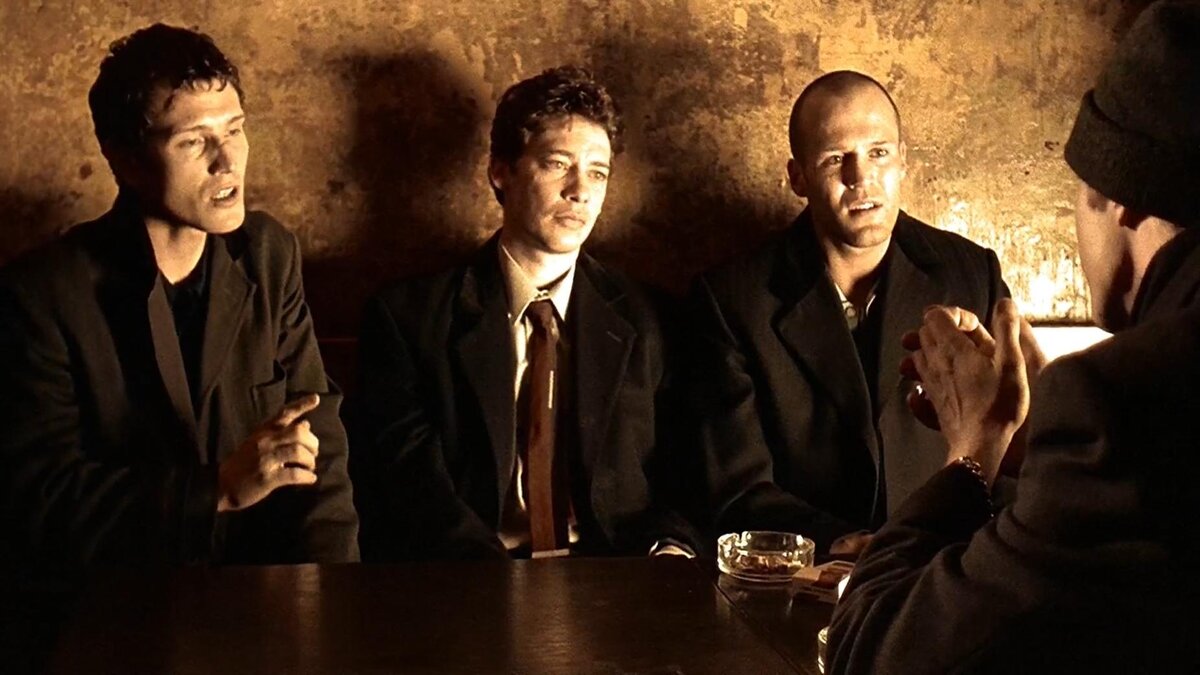 Фото-материалы взяты с источника https://www.kinomania.ru/film/111163/people