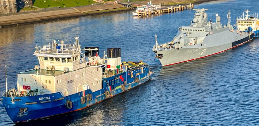 Вот так буксируют построенные в Зеленодольске корабли к месту службы