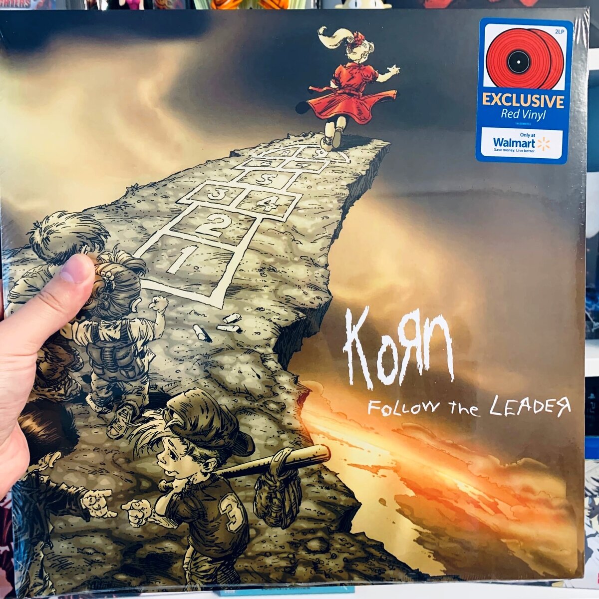 Само издание визуально напоминает репресс 2018 года - на который я уже делал обзор