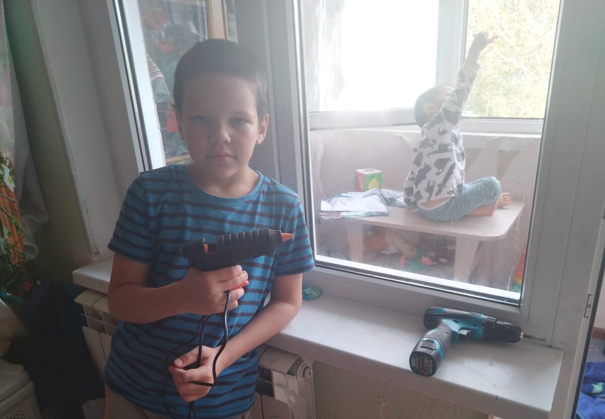 Семён безумно счастлив, ловкость рук и никакого мошенничества.