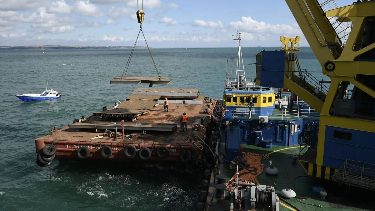    Восстановительные работы на Крымском мосту © РИА Новости / Константин Михальчевский