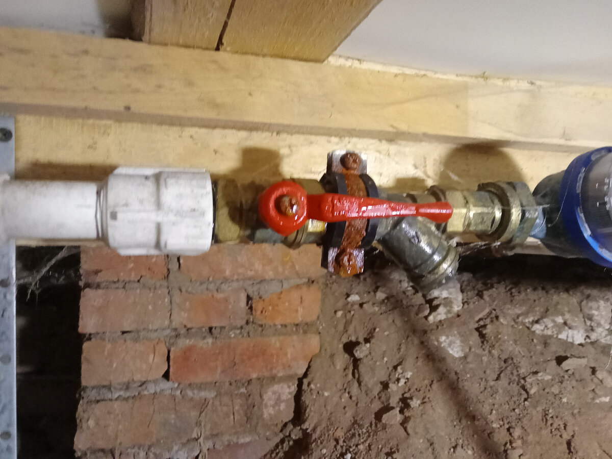 Мой отвод. Сам ввод и отвод к соседям слева, в кадр не попал.