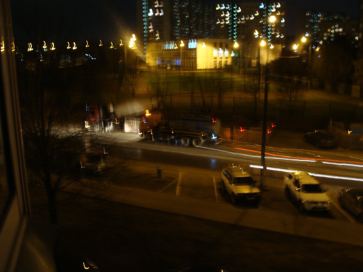 стройка не прекращается даже вечером