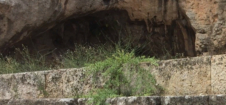 Таинственная пешера