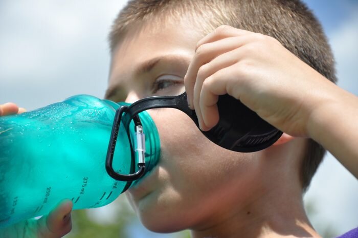 Токсичная тара: 3 причины не использовать одноразовые пластиковые бутылки повторно