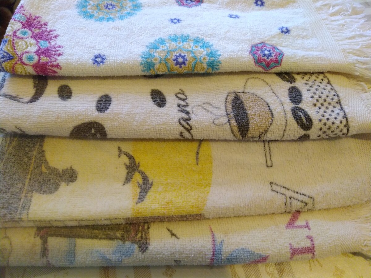 Фото автора. Полотенца после стирки с подсолнечным маслом. Ни одного пятнышка нет. 