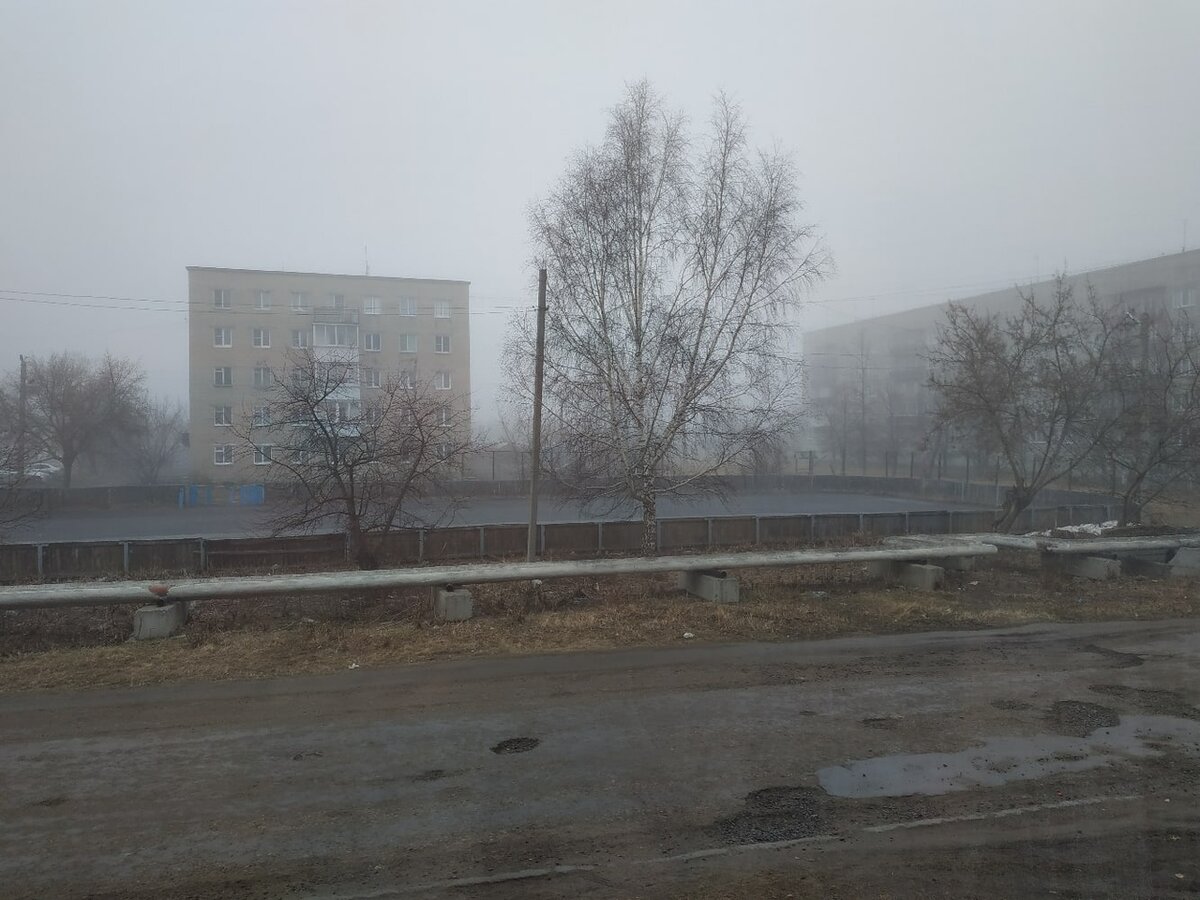 За окном туман, изморозь моросит. Хотя, чему удивляться — страстная неделя началась.