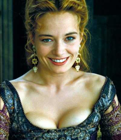 Кэтрин Маккормак в фильме «Честная куртизанка». Кадр из фильма