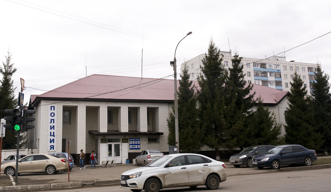 Фото собственного авторства. На фото - здание отдела полиции √2 г. Уфы. Но в народе ходит его старое название - Калинское РУВД.