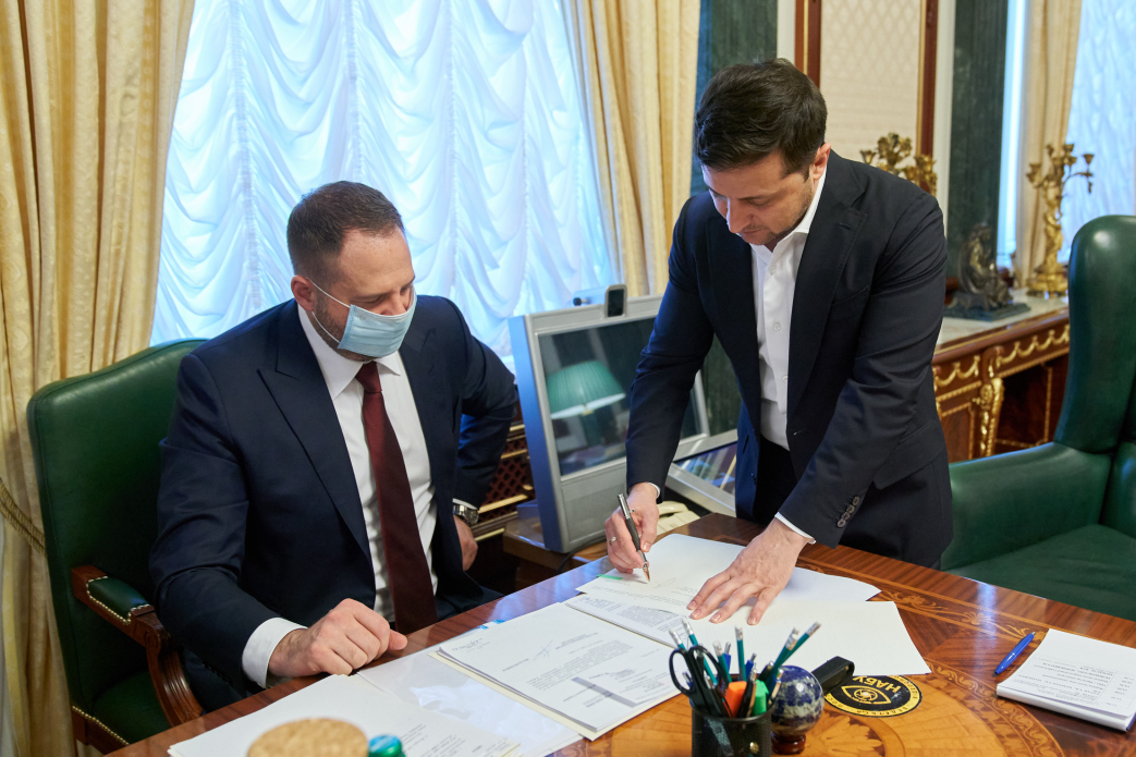 Президент Владимир Зеленский одобрил решение Совета национальной безопасности и обороны (СНБО) о продлении санкций против российских социальных сетей