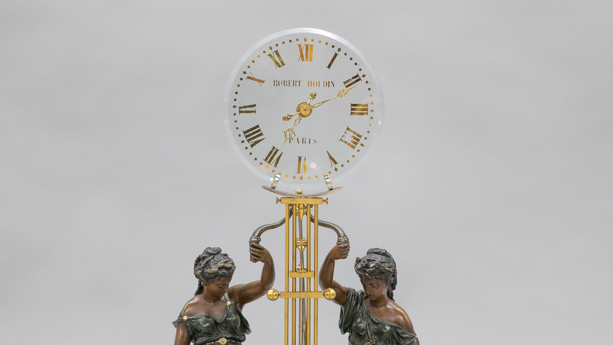 Фото с сайта музея. Франция, ПарижОколо 1835 г.Металл, латунь, стекло; литье, патинирование, механические работы. Высота68 см