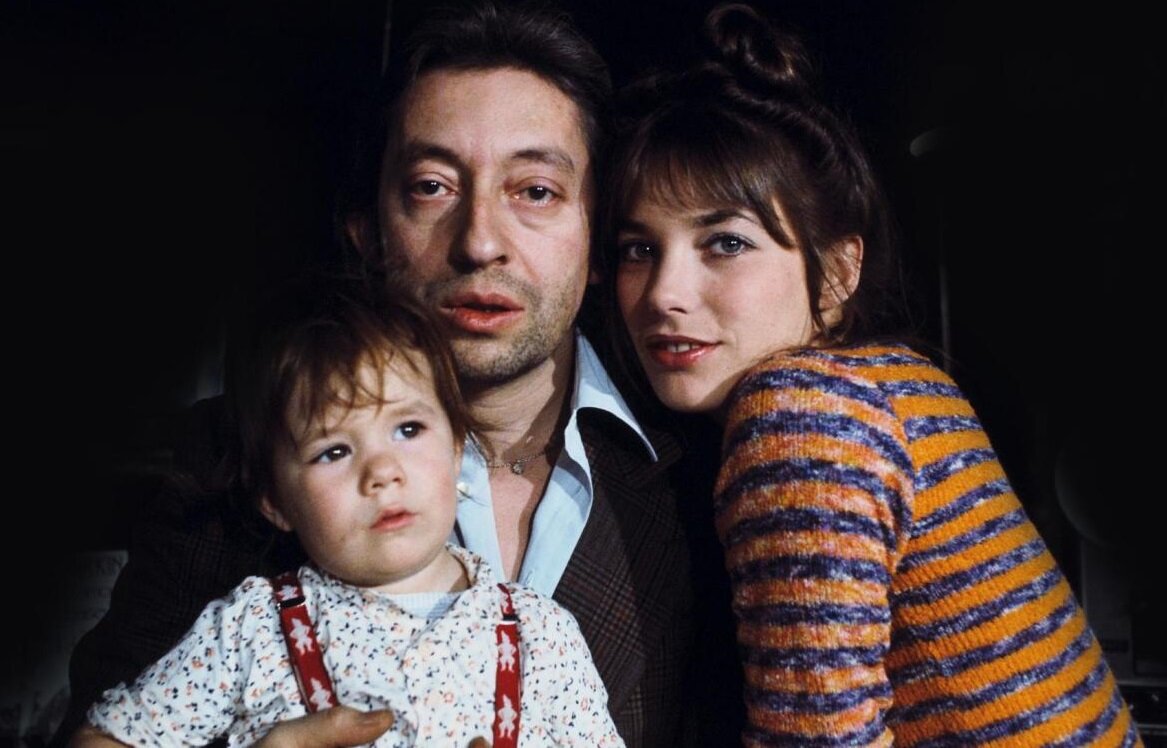 Джейн Биркин и Серж Генсбур с маленькой Шарлоттой