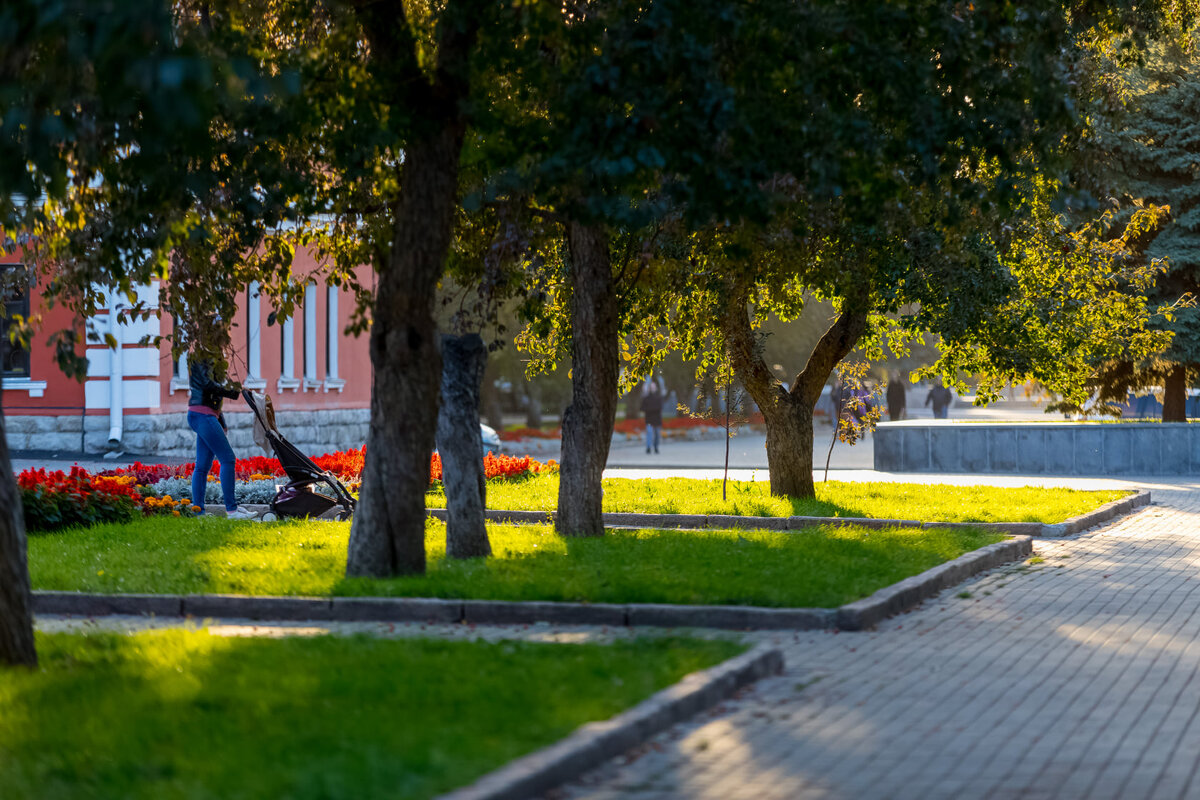 Бабье лето установилось в Челябинске еще на неделю. Фото Олега Каргаполова (Вечерний Челябинск)