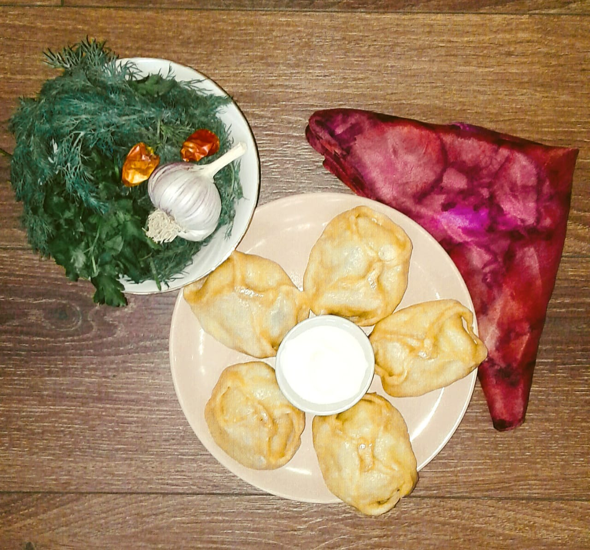 Манты вкусные и сочные в фарш помимо всего прочего добавляем сливочное масло)
