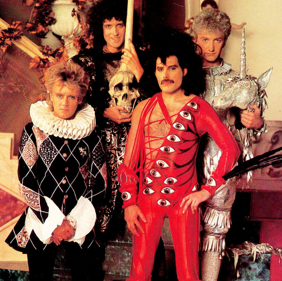 фотография из открытых источников (http://bitacoraqueen.blogspot.com/1984/06/its-hard-life.html)