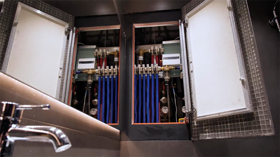 Именно на петлевой механизм люка приходится основная нагрузка при открывании. Модель с высокой доказанной грузоподъемностью – «Евроформат». Петля люка серии «ЕТР» имеет 15-ти кратный запас прочности!