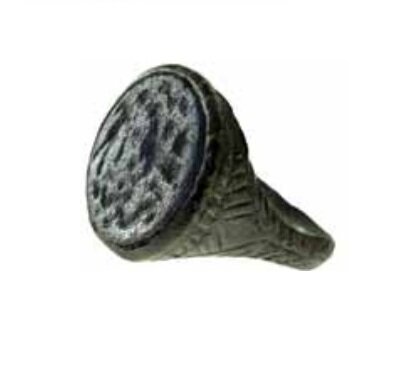 Собственно, перстень, найденный в 2013 г. Фото из публикации (Седов и др., 2015)