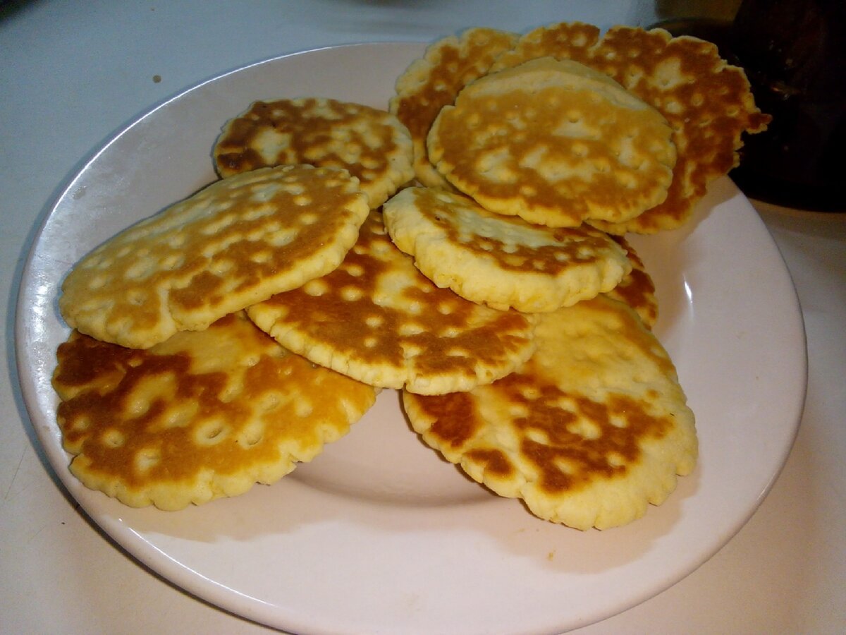 Это недоеденное детьми печенье.