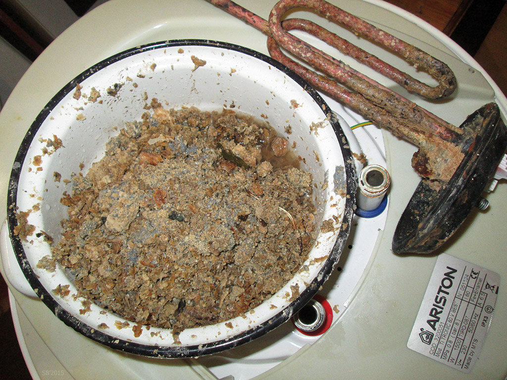 Отложения накипи и ржавчины на тэне бойлера