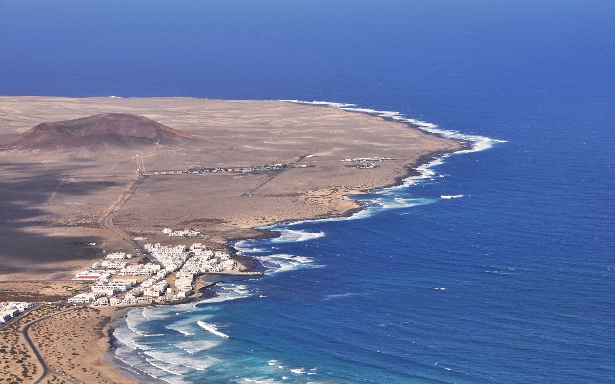 Вот и ВСЯ деревенька Caleta de Famara. Фото из открытых источников, скачано с Яндекс.Картинки.