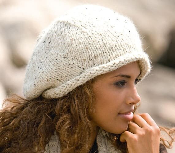 Источник: https://tatuchkaclub.ru/shapki-spitsami/zhenskie-shapki/obemnay-shapka-spitsami