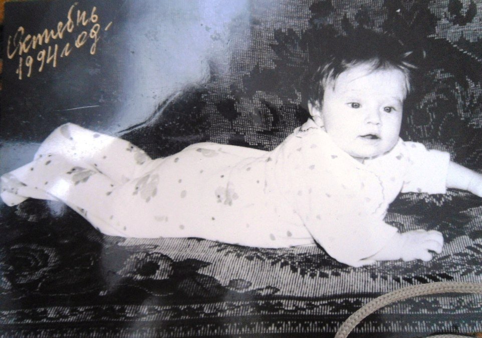 К сожалению, из детства раннего только одна фотография есть, но всё же знают, какое время тогда было.