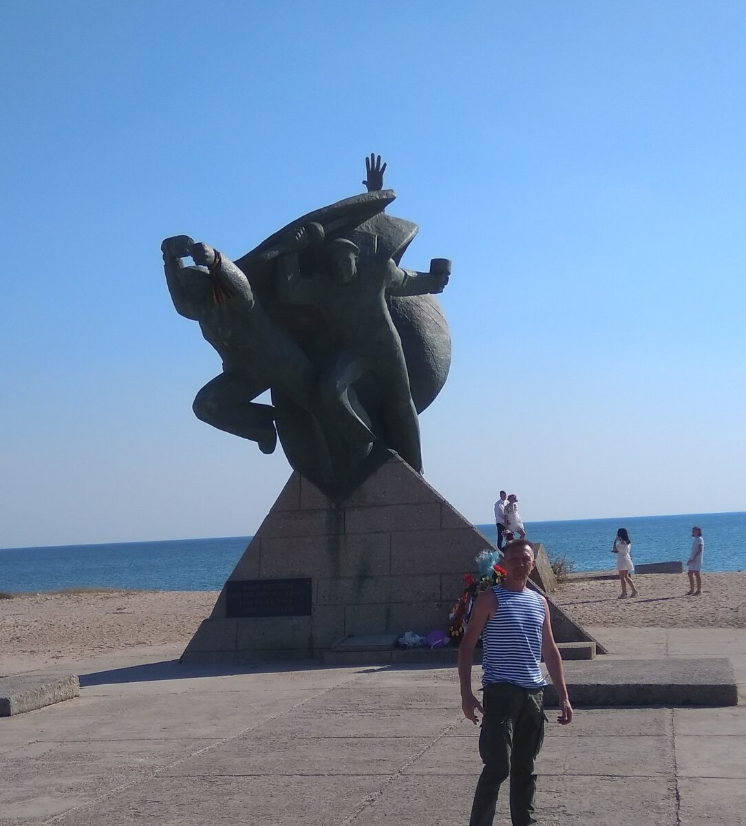 Памятник   морякам - десантникам