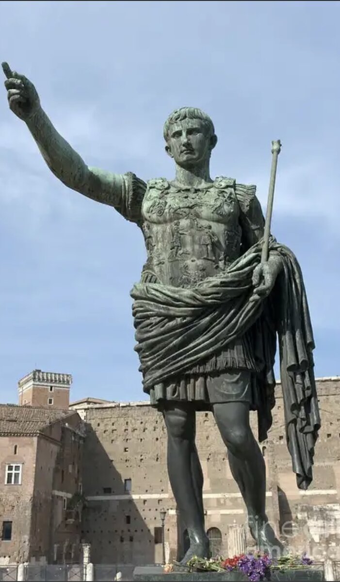 Гай Юлий Цезарь Октавиан Август (23 сентября 63 года до н. э., Рим — 19 августа 14 года н. э., Нола) — древнеримский политический деятель, основатель Римской империи.
Происходил из незнатной богатой семьи, приходился внучатым племянником Цезарю. В 44 году до н. э. был усыновлён им по завещанию и оказался в центре политической жизни Римской республики, пользуясь поддержкой многих сторонников Цезаря. В 43 году до н. э. вместе с цезарианцами Марком Антонием и Марком Эмилием Лепидом создал второй триумвират для борьбы с общими противниками. После побед над Марком Брутом и Секстом Помпеем между триумвирами началась борьба за власть, завершившаяся войной между Антонием и Октавианом. 