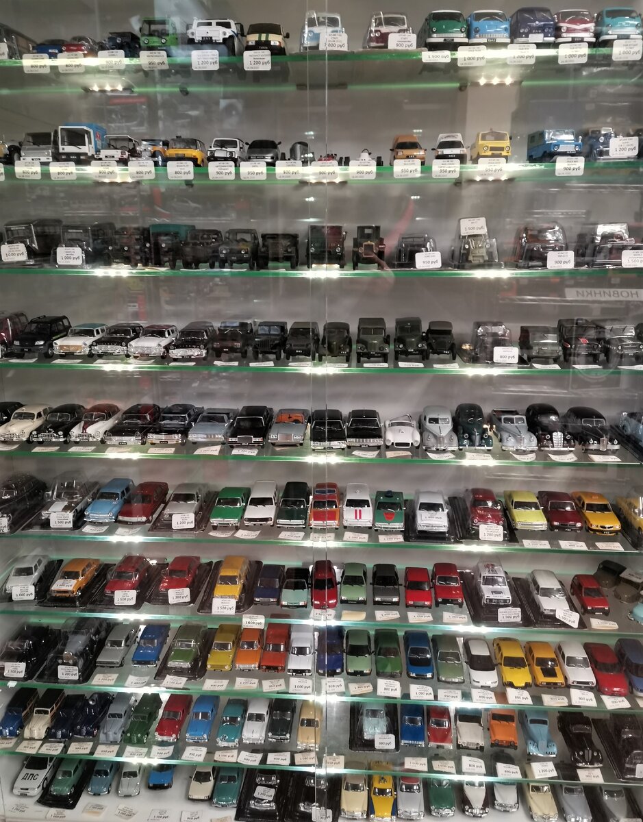 Витрины забиты товаром