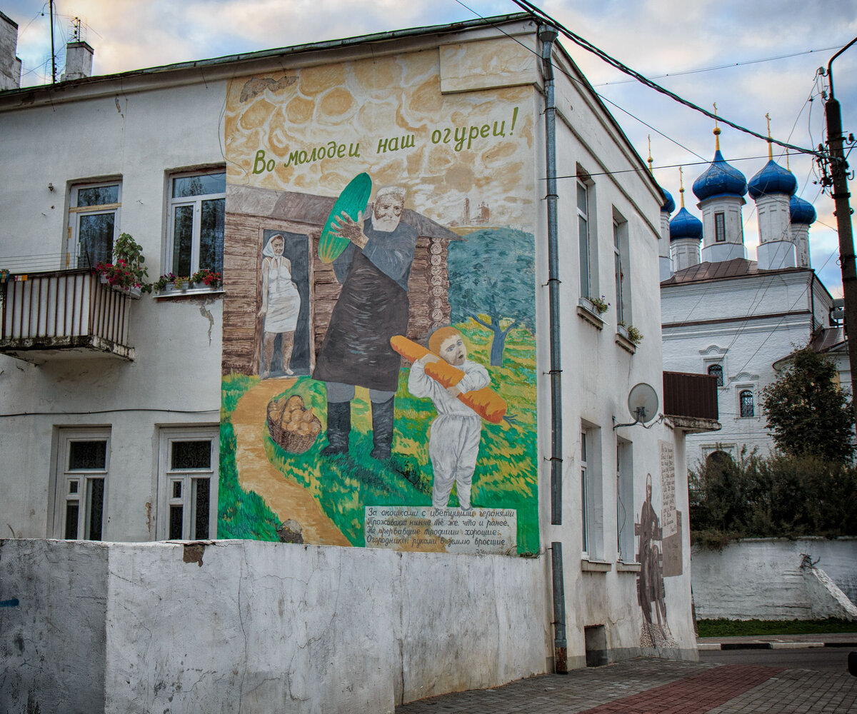 Владимир Овчинников и его знаменитый Огурец. Фото из Яндекс-картинок