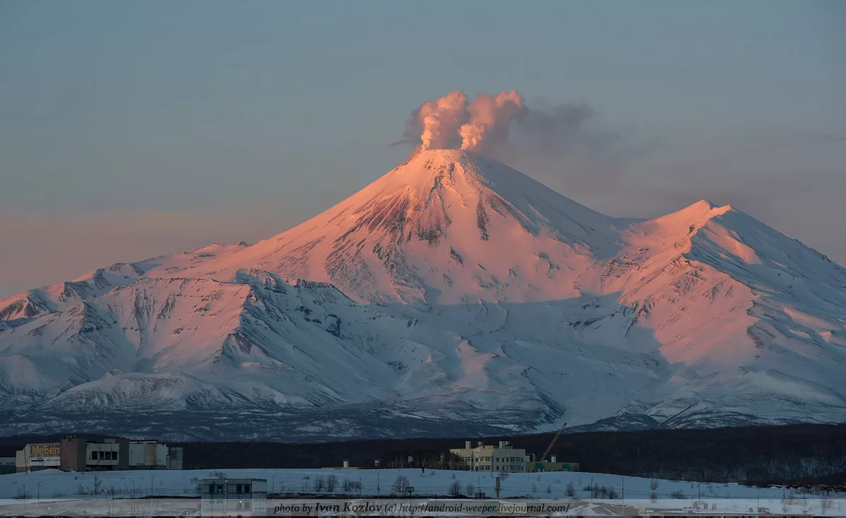 Вулканы России: Казбек, Горелый и другие действующие и спящие вулканы
