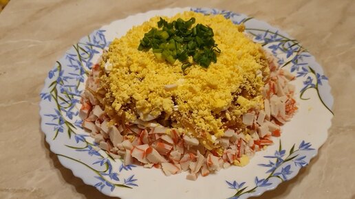 Слоеный салат с крабовыми палочками и сыром - пошаговый рецепт с фото на Готовим дома