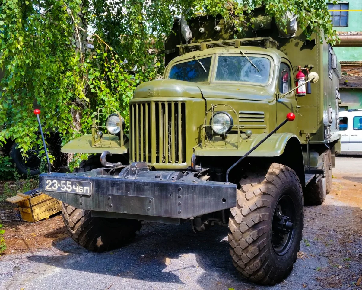 Давай, залезай, огненный тракторист. Как сам, не обгорел? Это было в  стройбате... | Рассказы о людях | Дзен